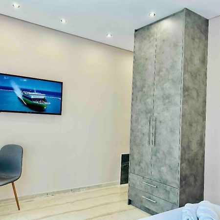Port Twins Suites No2 Пирея Екстериор снимка