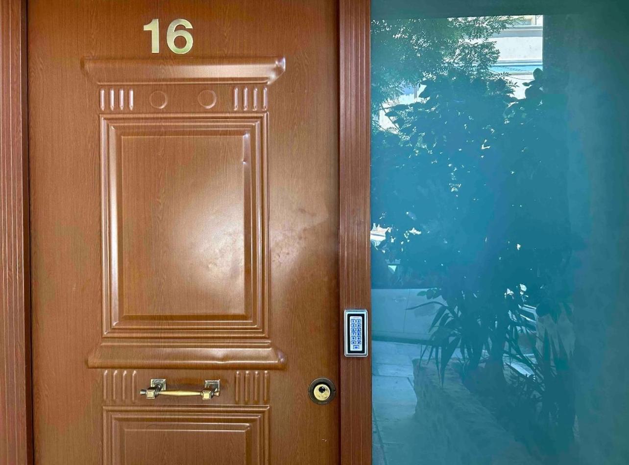 Port Twins Suites No2 Пирея Екстериор снимка