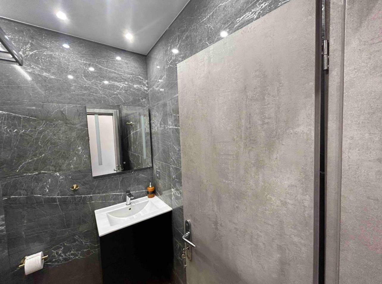 Port Twins Suites No2 Пирея Екстериор снимка