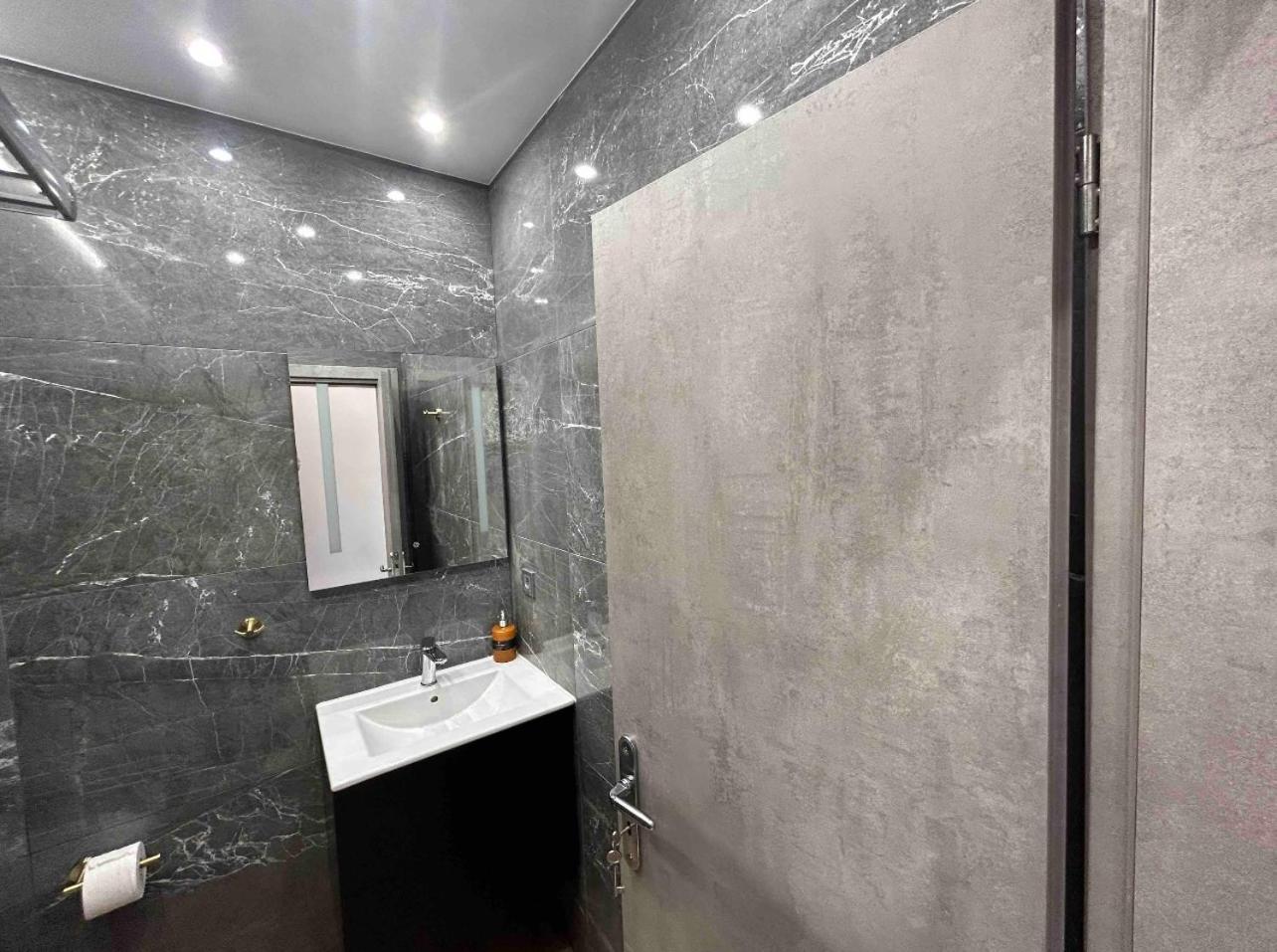 Port Twins Suites No2 Пирея Екстериор снимка